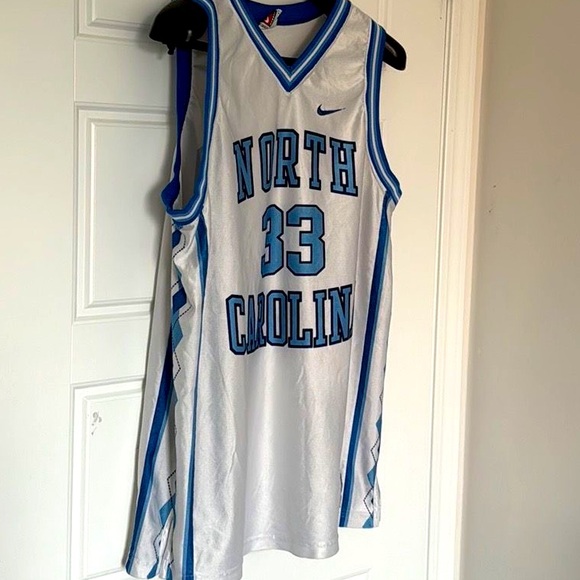 VINTAGE NORTH CAROLINA NIKE BASKETBALL JERSEY - Picture 10 of 11